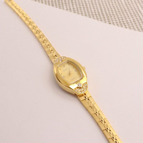 Époque | Women's Alluvial Gold Vintage Quartz Watch - Image 6