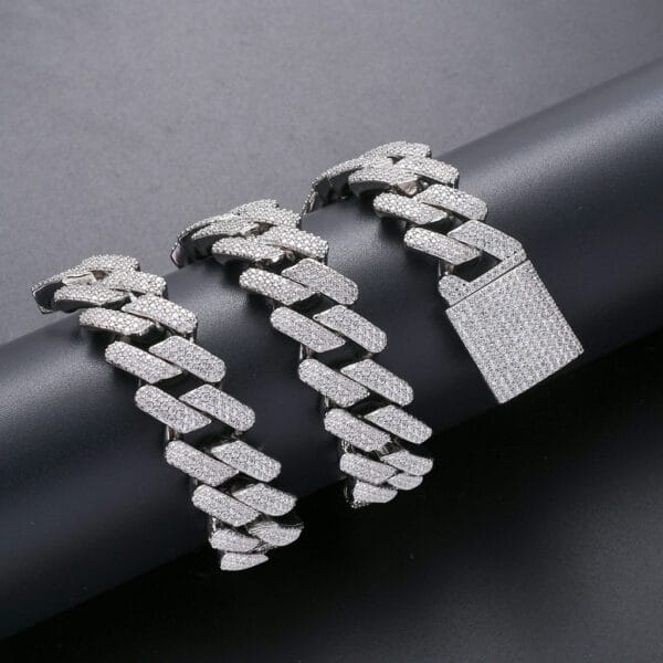 "Crown Heavy" | 20mm Iced Cuban Chain - Image 5